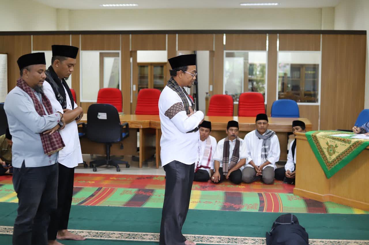 Pelaksanaan lomba shalat jenazah di Masjid Manarul Ilmi Islamic Centre .